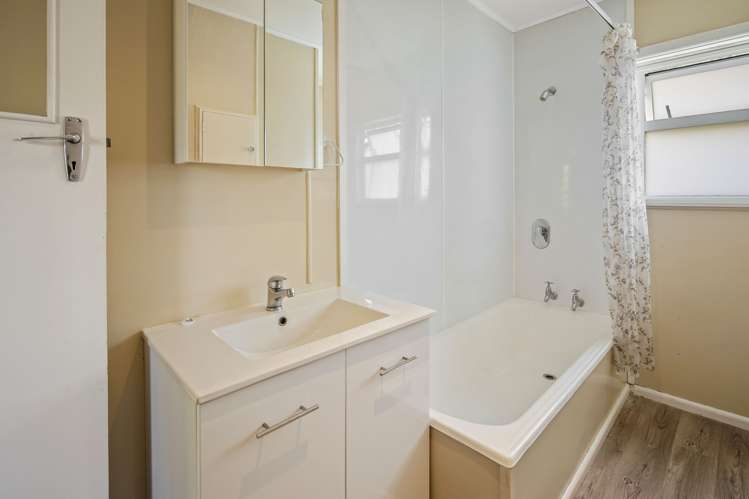 1/5 Matangi Street Stoke_13