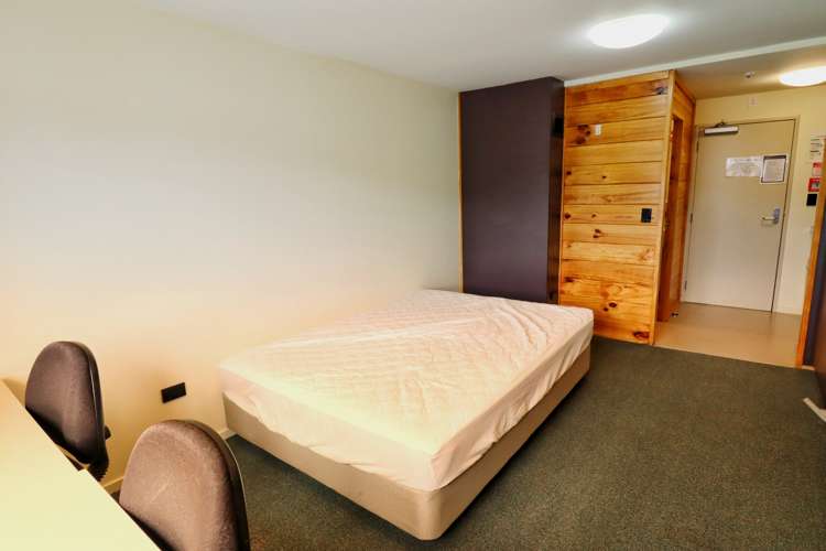 317/12 Martin Square 2185_1