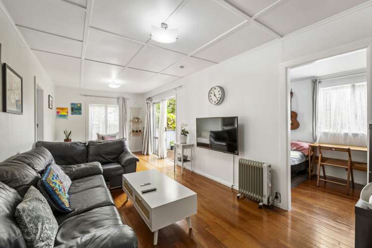 6 8 & 8A Huxley Place_25