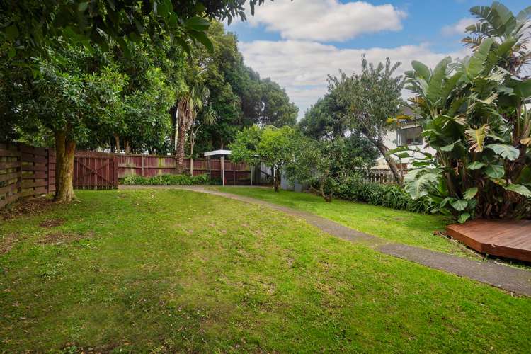 1/110 Owairaka Avenue Mount Albert Auckland City Houses for Sale