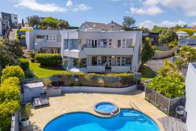 2/18 Takitimu Street_1