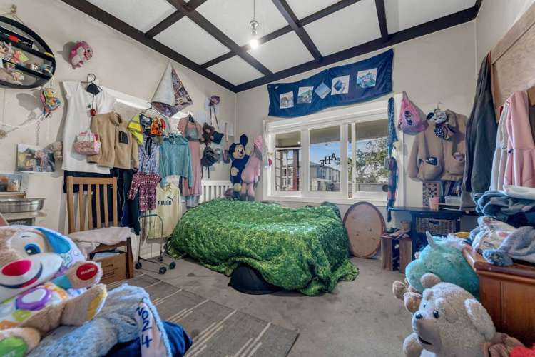 65 Beach Road Pahurehure_13