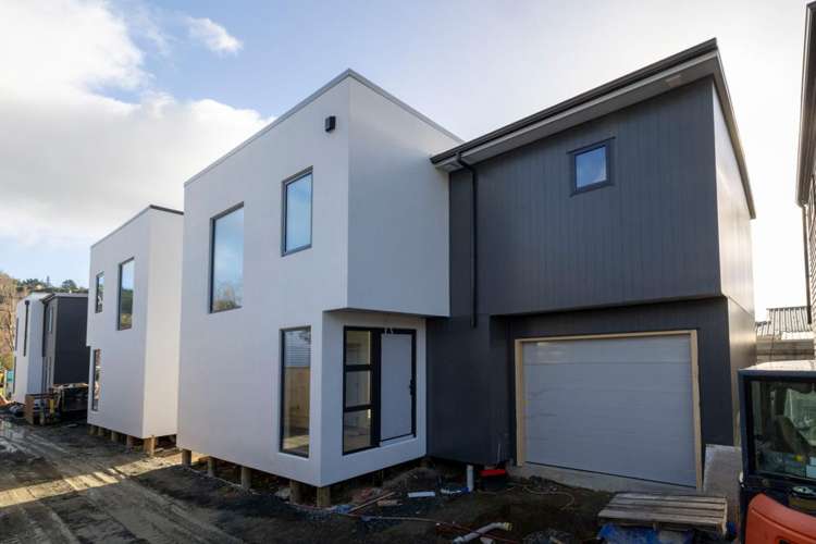 215 Stokes Valley Road_0