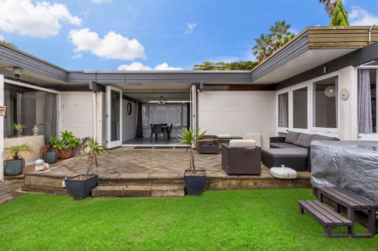 21 Lawrence Cresent Hill Park_12