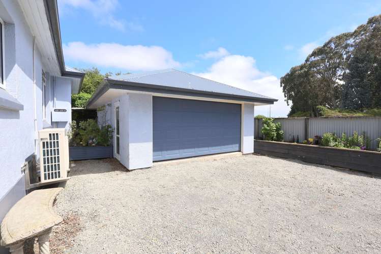 147 Queens Drive Richmond_26