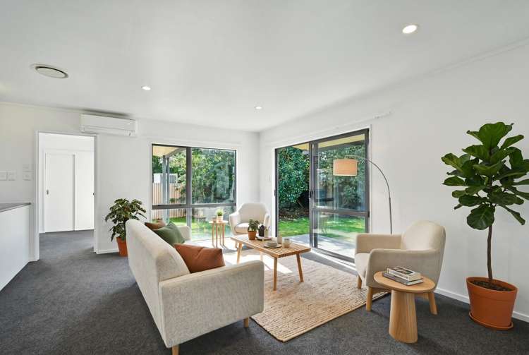 1216A Norfolk Crescent Mayfair_1