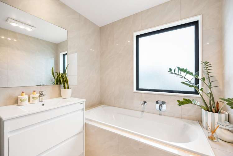 14b Kelwyn Road Kelston_14