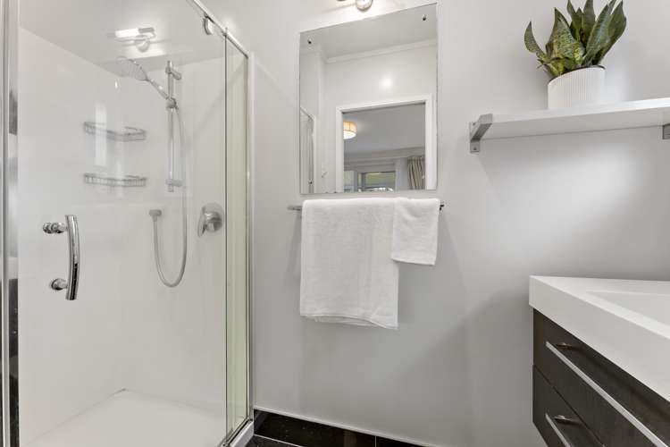 10 Fratley Avenue Farm Cove_14