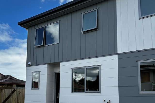 SPACIOUS TOWNHOUSES IN PAPAKURA NOW SELLING