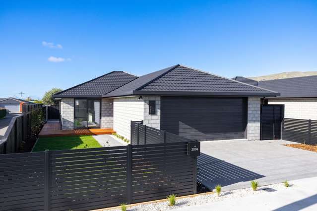 Easy care smart new build – impeccable finish