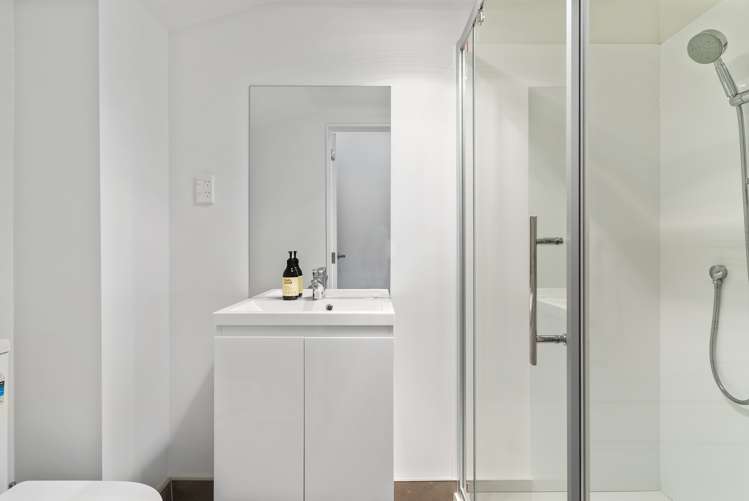 6/7 South Pacific Place Henderson_19