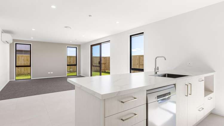 20 Wharariki Rise Wharewaka_13
