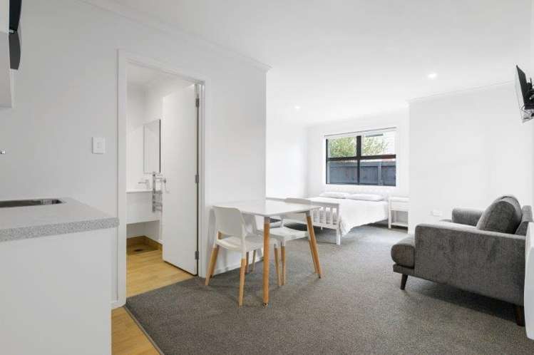 2/54a Cook Street 1074_5