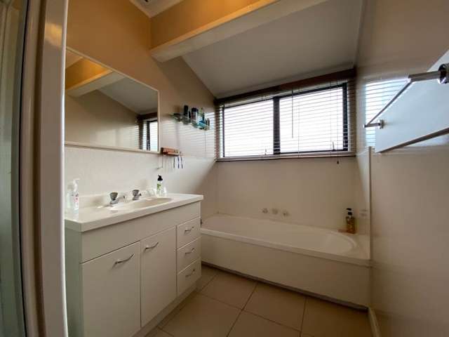 28a Beach Road Mellons Bay_3