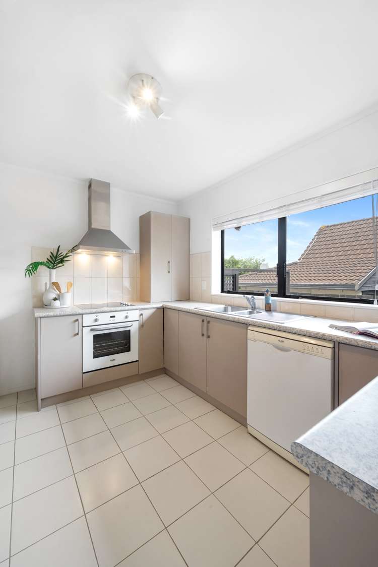 2/98 Mirrabooka Avenue Botany Downs_7