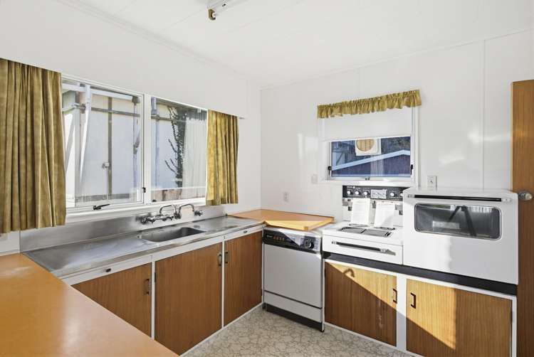5 Marine Parade Paraparaumu Beach_12