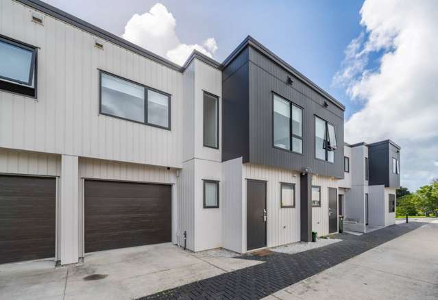 New Townhouse, Private, Modern & Convenient