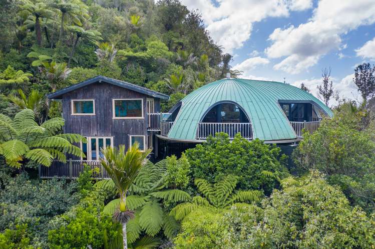 442 Scenic Drive Waiatarua_19