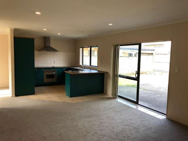 16 Erne Crescent East Tamaki_3