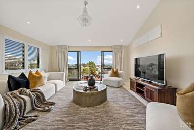 8/281C Hillsborough Road_1