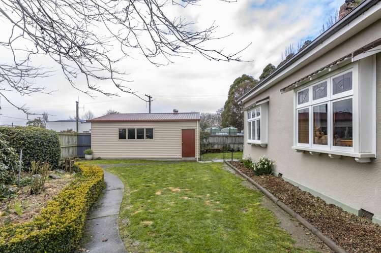 1689b Cust Road Cust_21