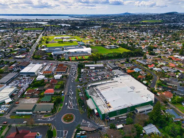 2-18 West Coast Road Glen Eden_6