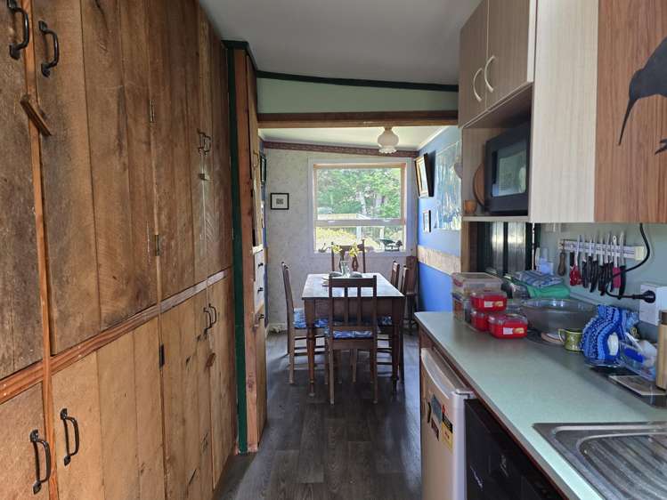 22 and 24 Main Road Stewart Island_4