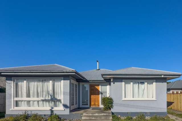 Spacious 4-Bedroom Family Home in Prestigious Fendalton for Rent