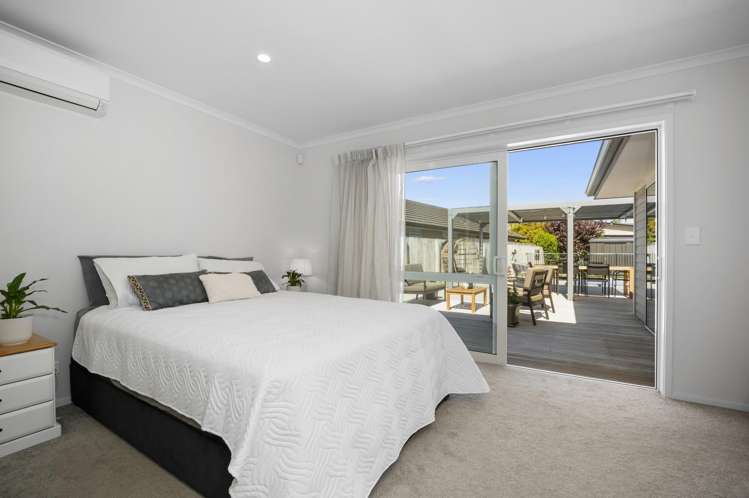 1 Benmore Crescent Pyes Pa_14