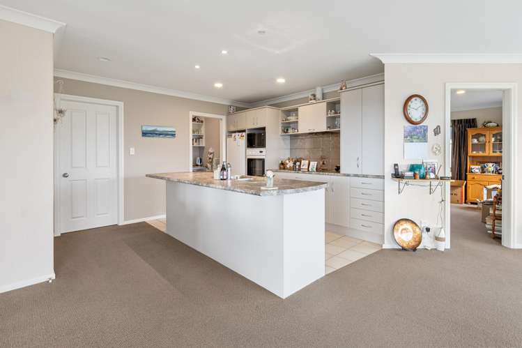 16 Aurora Avenue_4