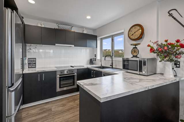 8/208A Lake Terrace Hilltop_2