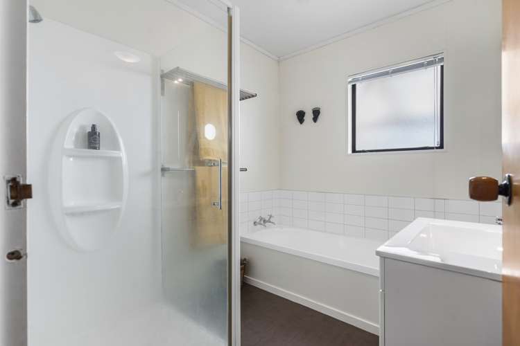 66 Gledstane Road Stanmore Bay_11