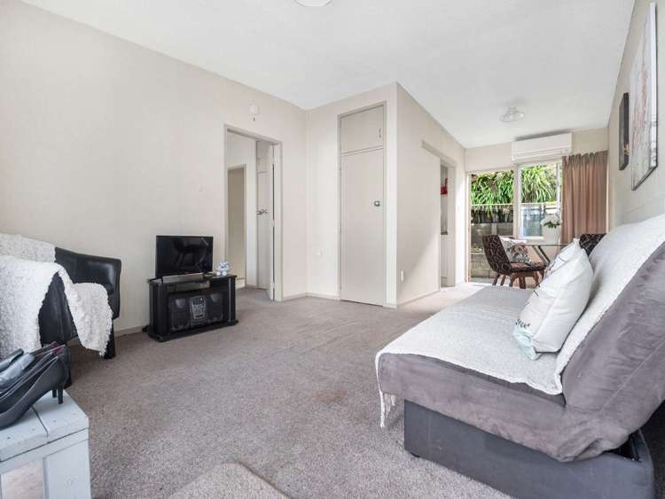 2/100 River Road Hamilton East_4