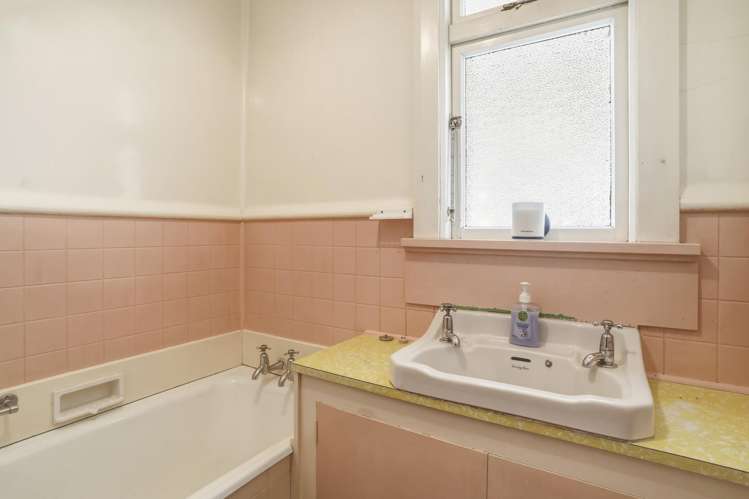 23 Riselaw Road Calton Hill_11