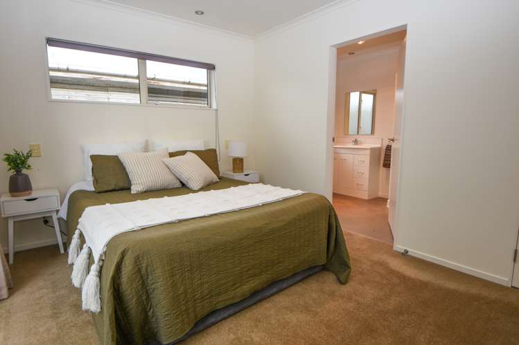 242a High Street North Carterton_7