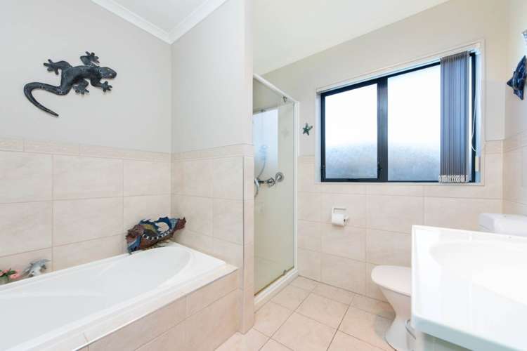 21 Raabia Close Parakai_13