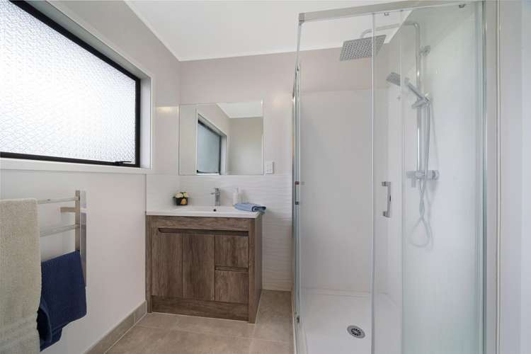 2/40C West Coast Road Glen Eden_14