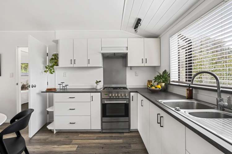 2/6 Newcastle Terrace Mount Albert_2