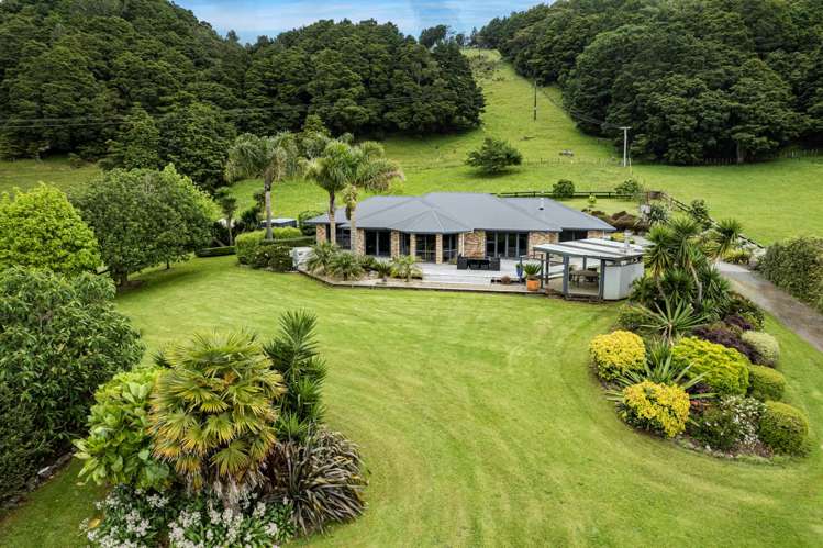 21 Going Road Matarau_24