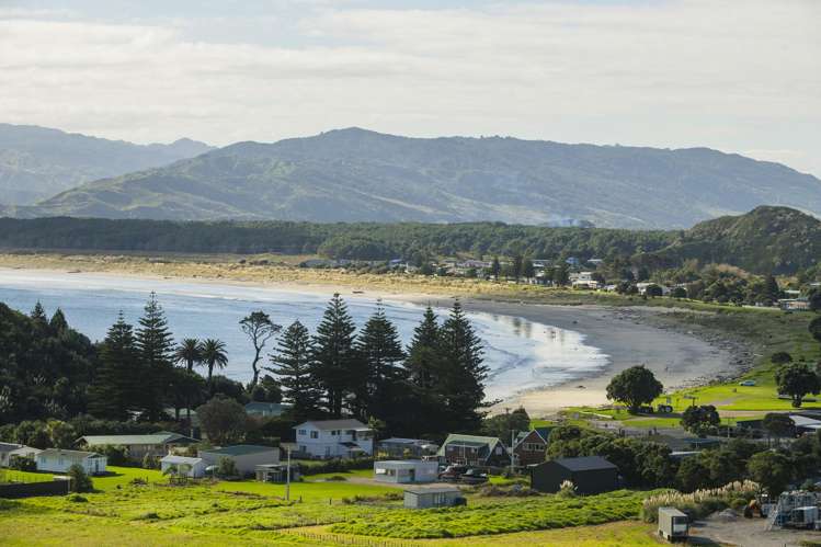 87 Lochiel Street Mahia_9