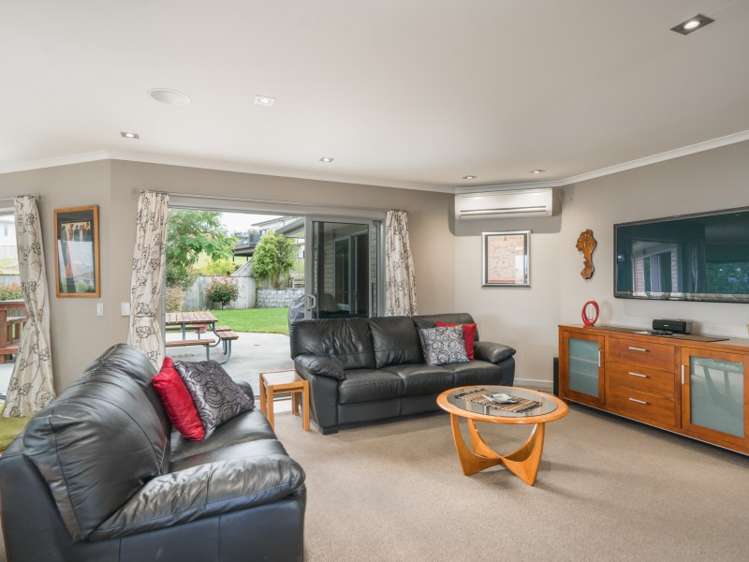 17 Coprosma Crescent Waipahihi_5