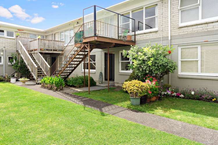 10/16 Queens Parade Devonport_7