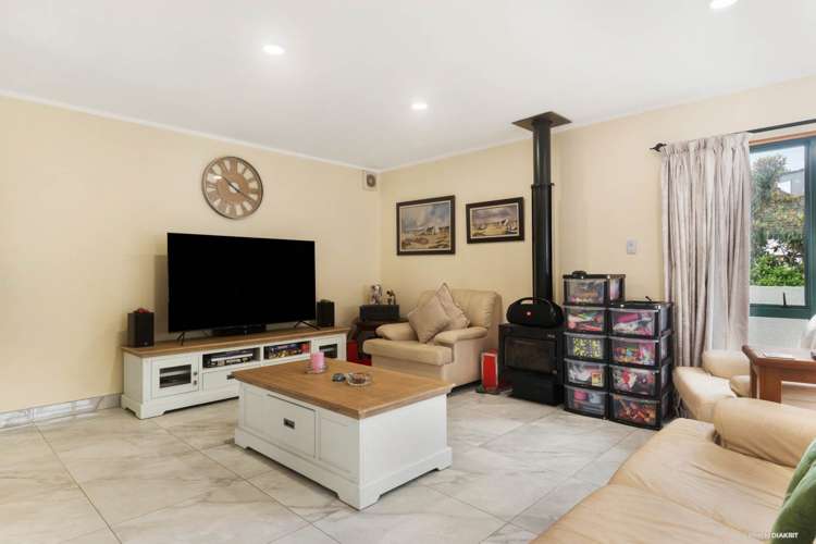2/6 Wilkinson Way Browns Bay_3