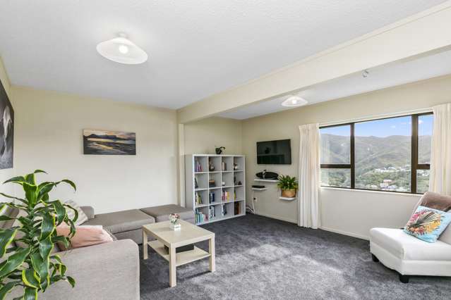 2/22 Parklands Drive Karori_1