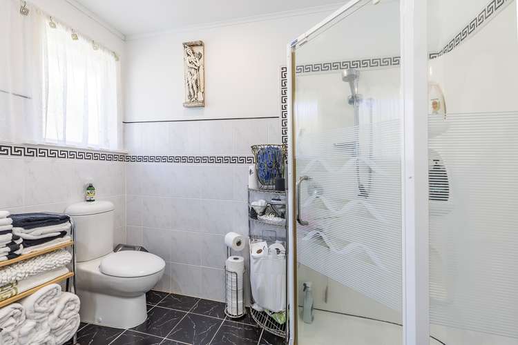 5 Beverley Grove Paparangi_14