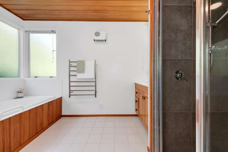 4 Dorrington Place Eastern Beach_40