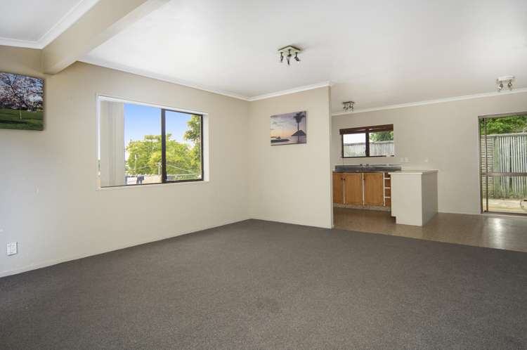 32 Heron Avenue East Matua_6