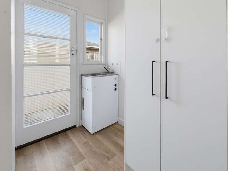 1/7 Tennyson Crescent Stoke_15