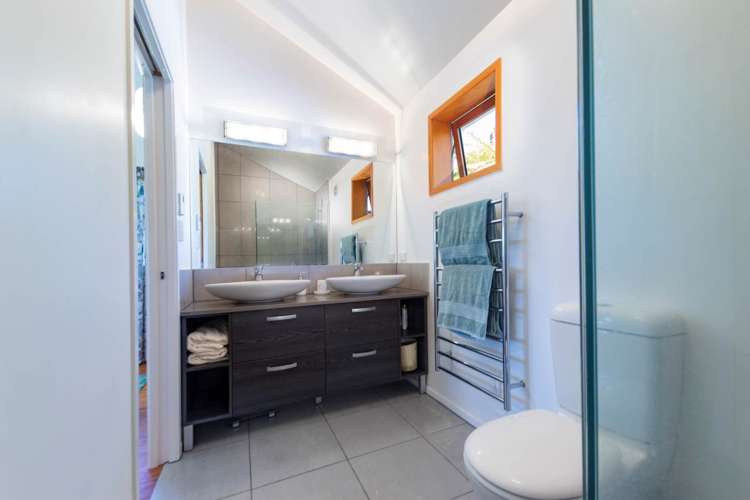 184 Laingholm Drive Titirangi_12