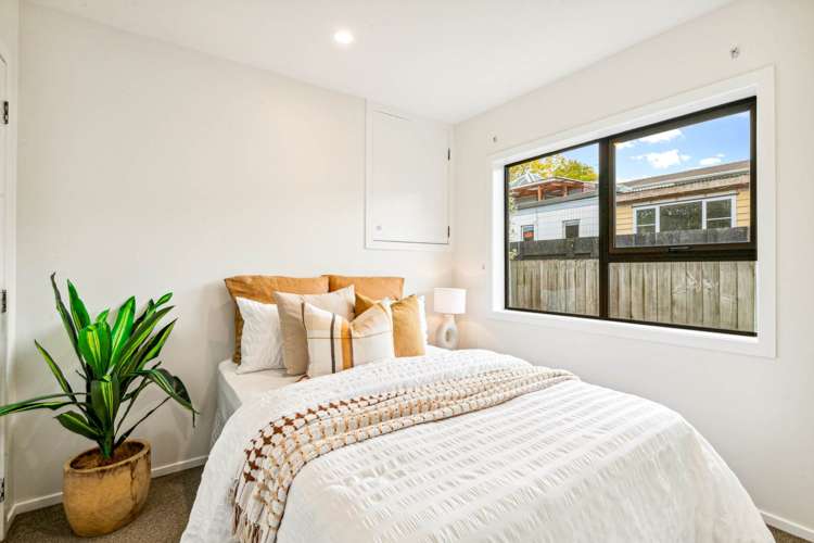 2/38A Moore Street Hillcrest_11